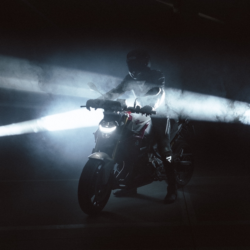 Rebelhorn Fighter sorte og hvide motorcykelbukser udsalg