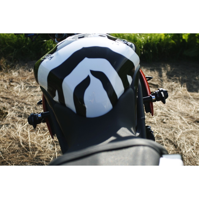 Triumph SPEED TRIPLE 1050 (11-) Pil
