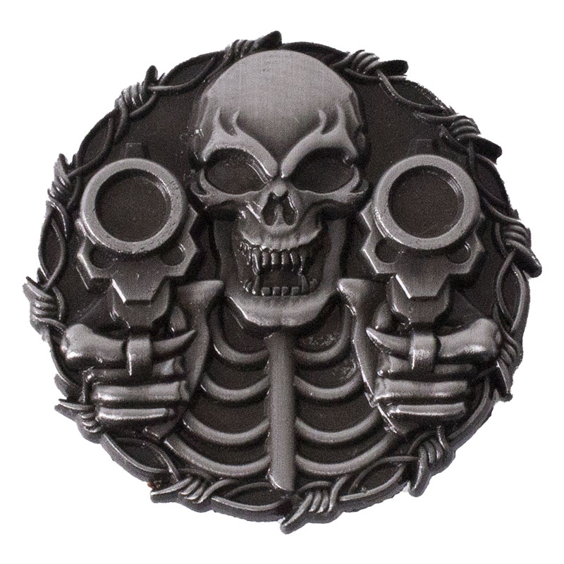 Skull-badge med pistoler