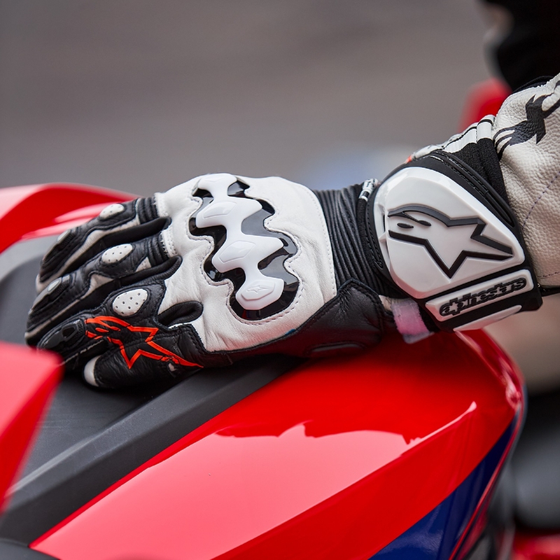 Alpinestars GP PRO R 4 motorcykelhandsker sort og hvid