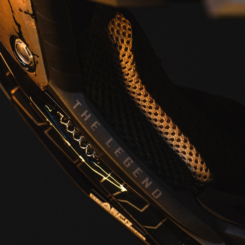 Motocrosshjelm Airoh Aviator 3.0 "TC 222 THE LEGEND" sort-guld