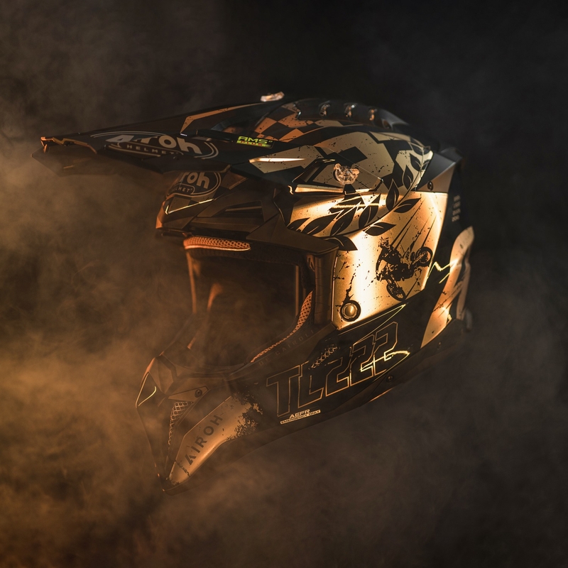 Motocrosshjelm Airoh Aviator 3.0 "TC 222 THE LEGEND" sort-guld