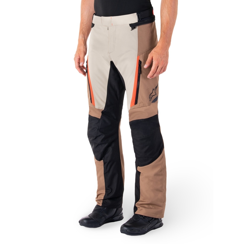 Alpinestars ST-1 Waterproof khaki-sand-sort-fluoro rød motorcykelbukser