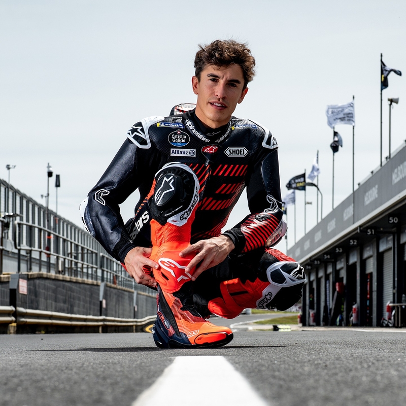 Alpinestars Supertech R Vented limited edition MM93 Marc Marquez fluo red-blue-black motorcykelstøvler