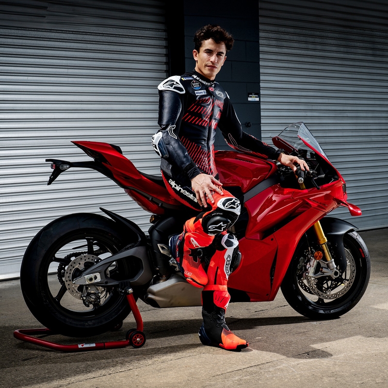 Alpinestars Supertech R Vented limited edition MM93 Marc Marquez fluo red-blue-black motorcykelstøvler