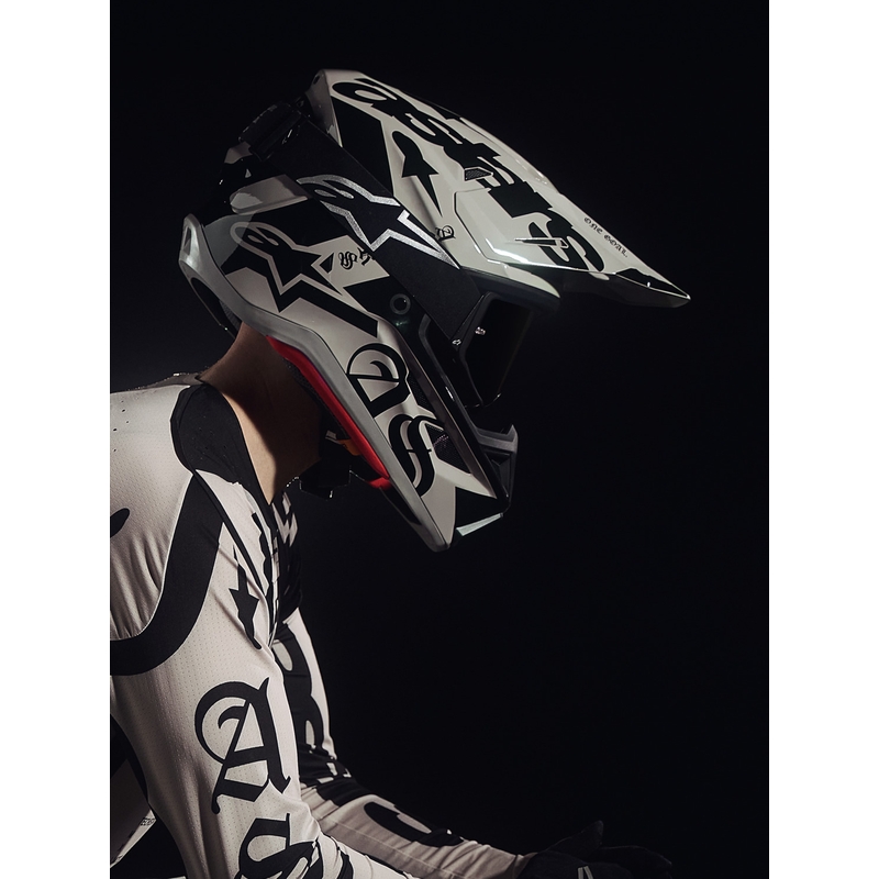 Alpinestars Supertech S-M7 limited edition motocrosshjelm Wolf Dust sandsort