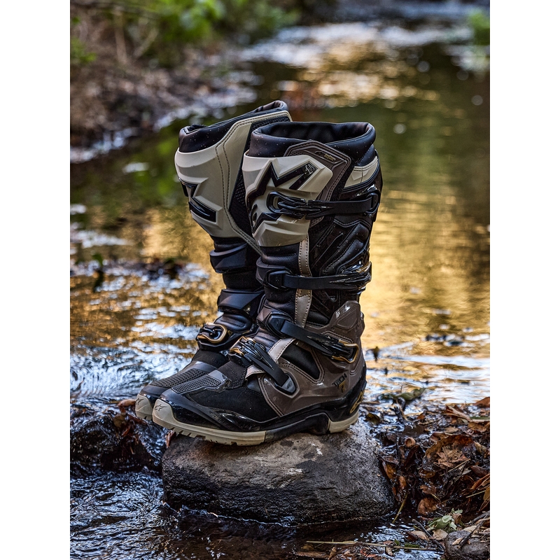 Motorcykelstøvler Alpinestars TECH 7 Enduro Drystar, Sort/Mørkegrå/Guld