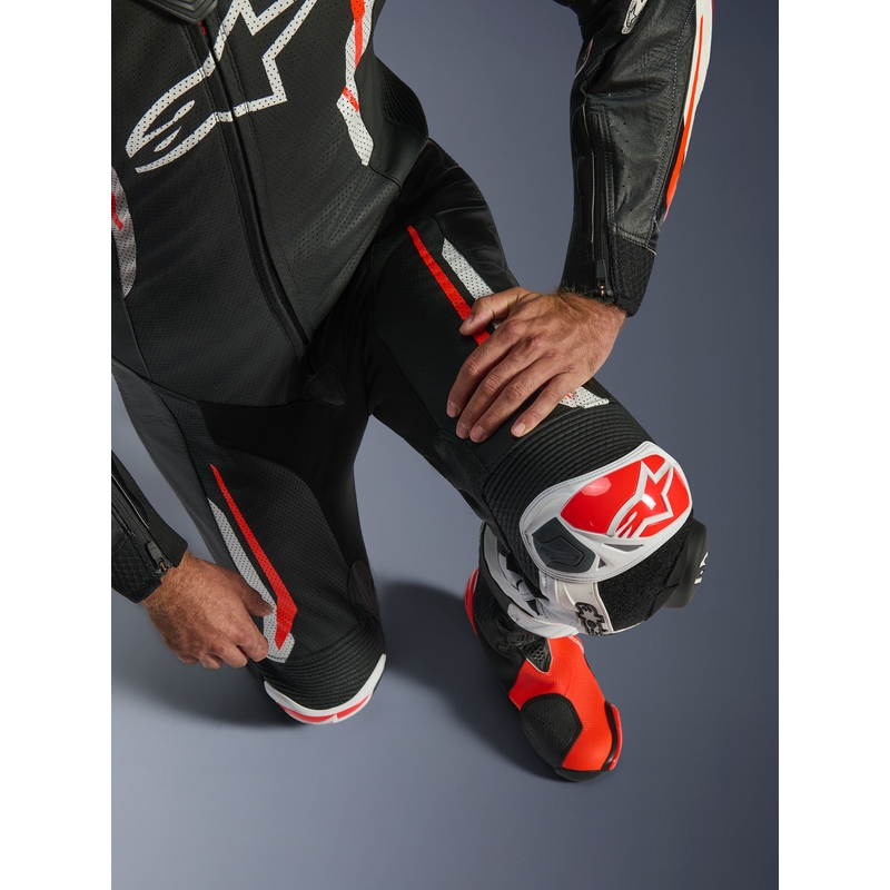 Alpinestars GP TECH V5 læder motorcykeldragt sort-hvid-fluo rød